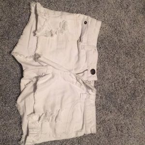 White mossimo shorts